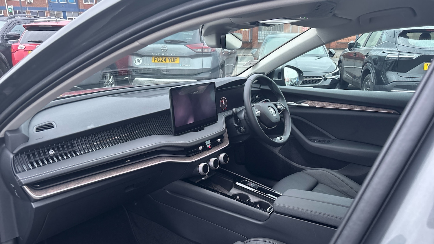 Used Skoda Superb 2024 for sale - 77247241: Photo 2