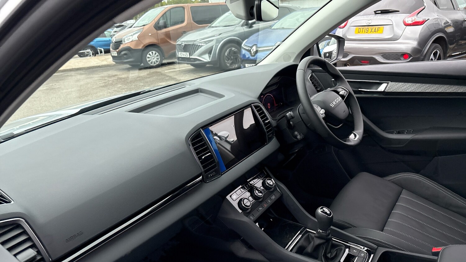 Used Skoda Karoq 2025 for sale - 76530896: Photo 2