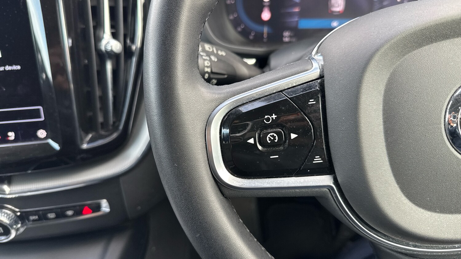 Used Volvo XC60 2023 for sale - 78161807: Photo 17