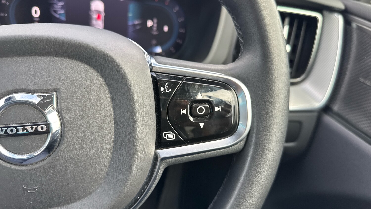 Used Volvo XC60 2023 for sale - 78161807: Photo 18