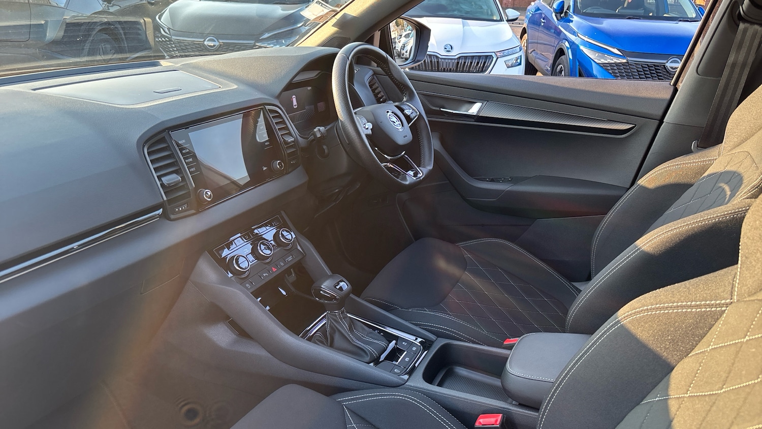 Used Skoda Karoq 2023 for sale - 77915855: Photo 2