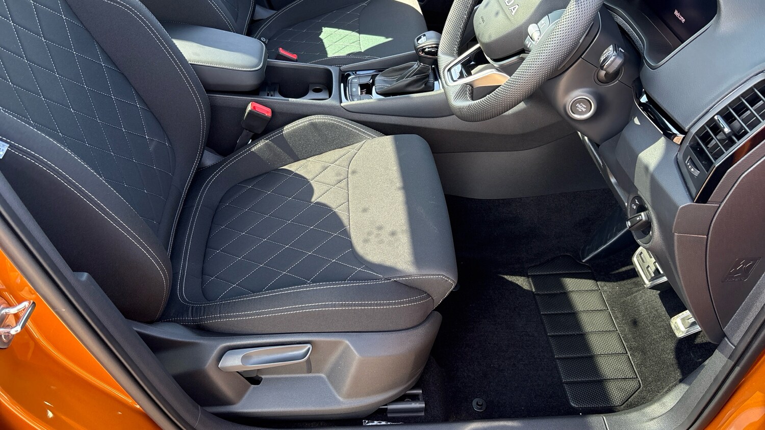 Used Skoda Karoq 2025 for sale - 76707159: Photo 15