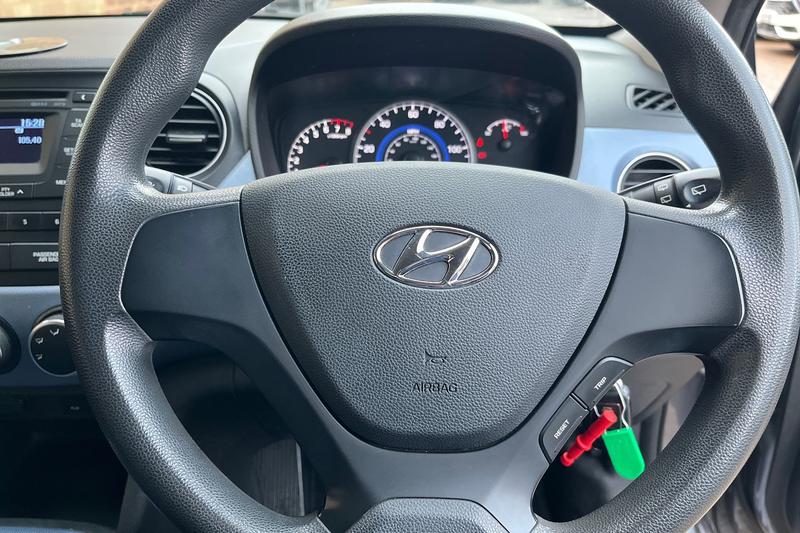 Used Hyundai i10 2015 for sale - 76514313: Photo 12