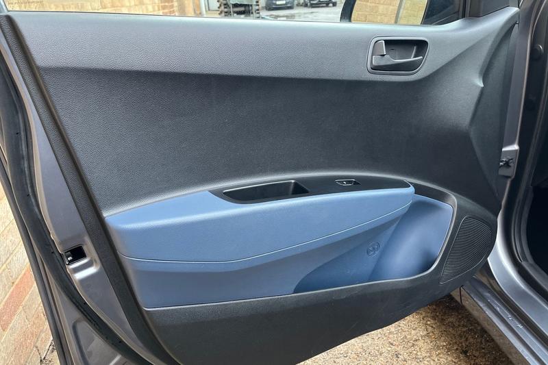 Used Hyundai i10 2015 for sale - 76514313: Photo 23