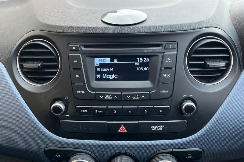 Used Hyundai i10 2015 for sale - 76514313: Photo 28