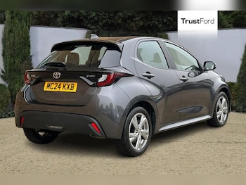 Used Toyota Yaris 2024 for sale - 77747002: Photo