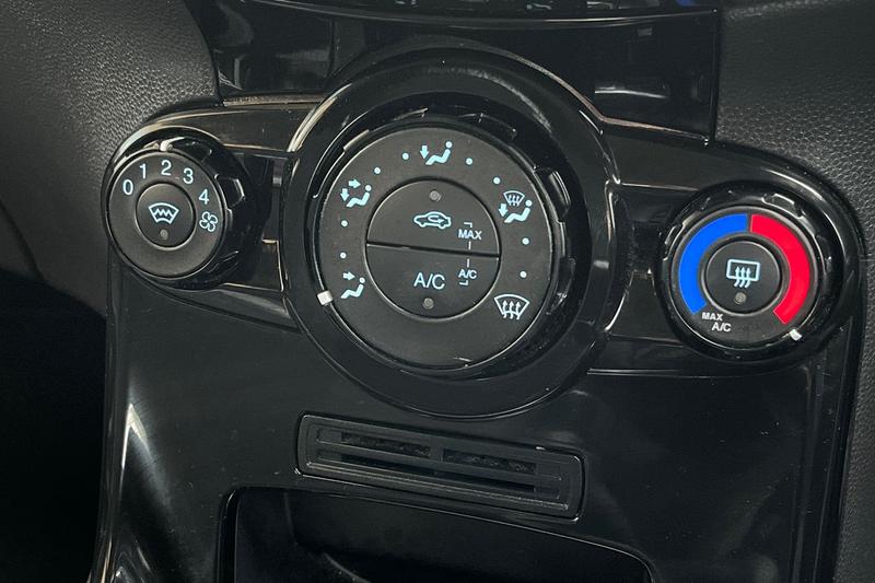 Used Ford Fiesta 2015 for sale - 77301297: Photo 27