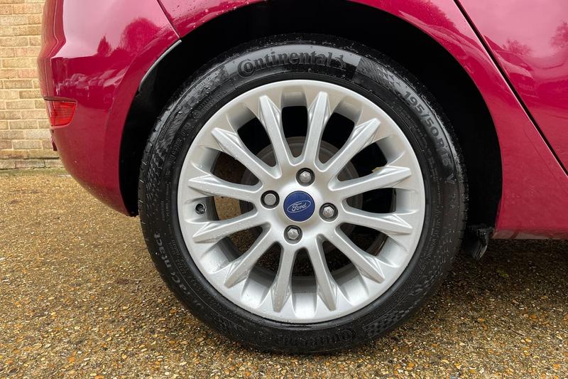 Used Ford Fiesta 2015 for sale - 77248676: Photo 8