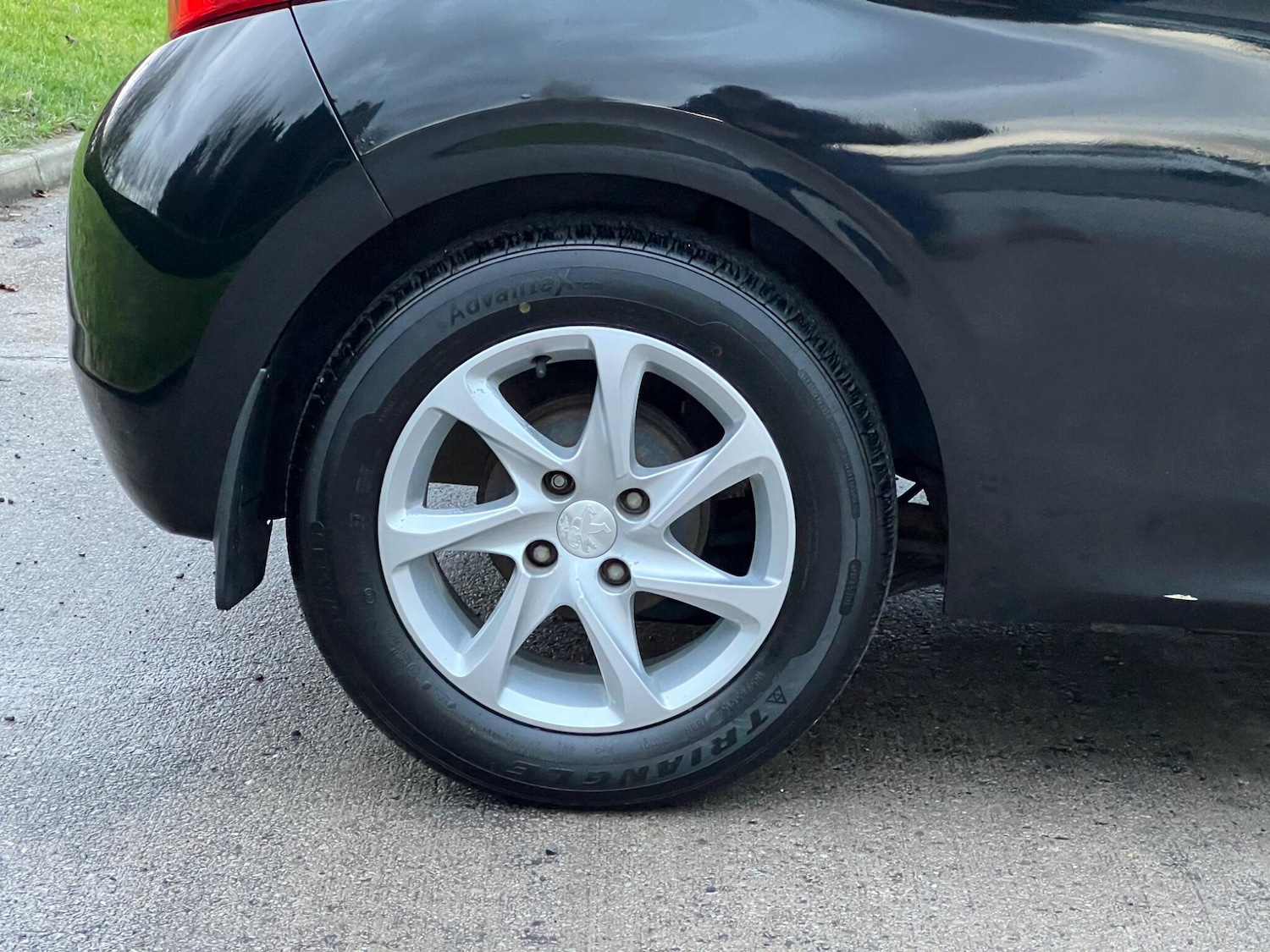 Used Peugeot 208 2014 for sale - 77525091: Photo 24