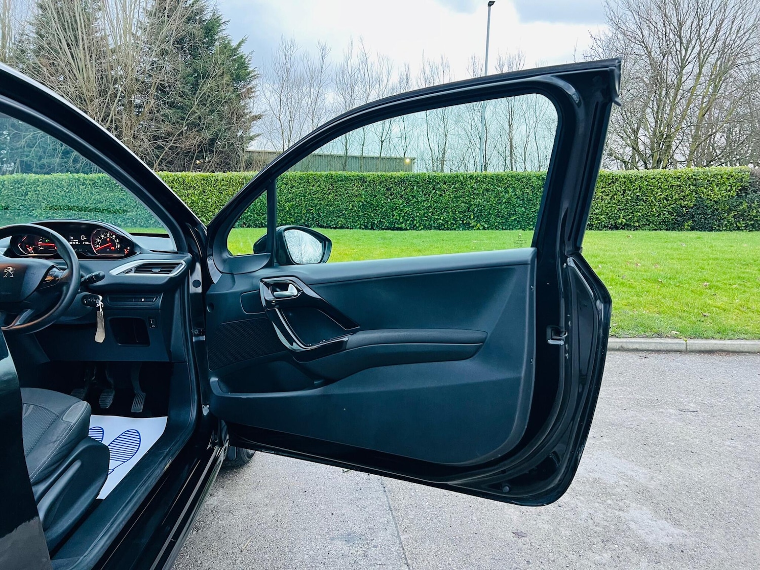 Used Peugeot 208 2014 for sale - 77525091: Photo 27