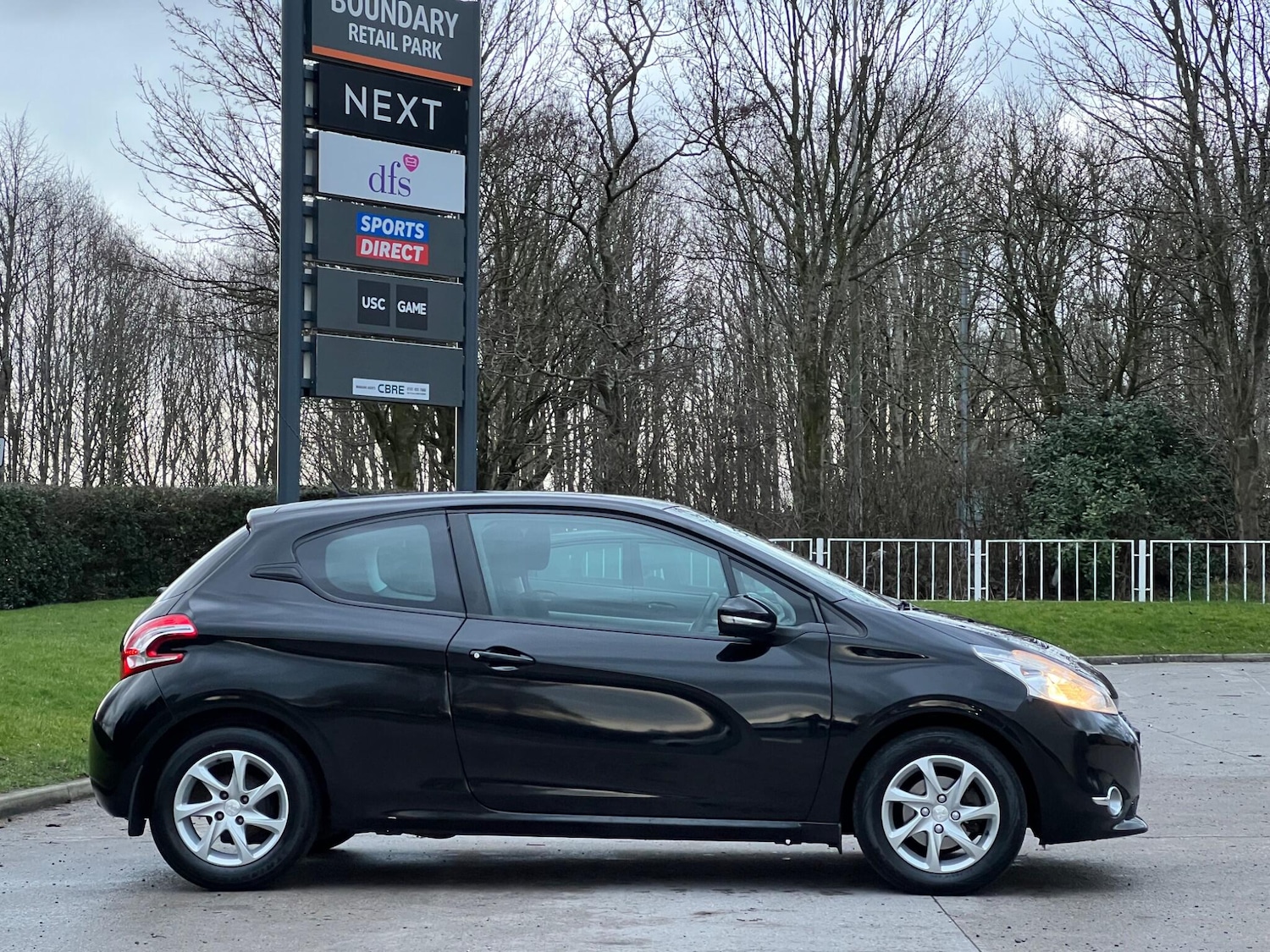 Used Peugeot 208 2014 for sale - 77456461: Photo 5