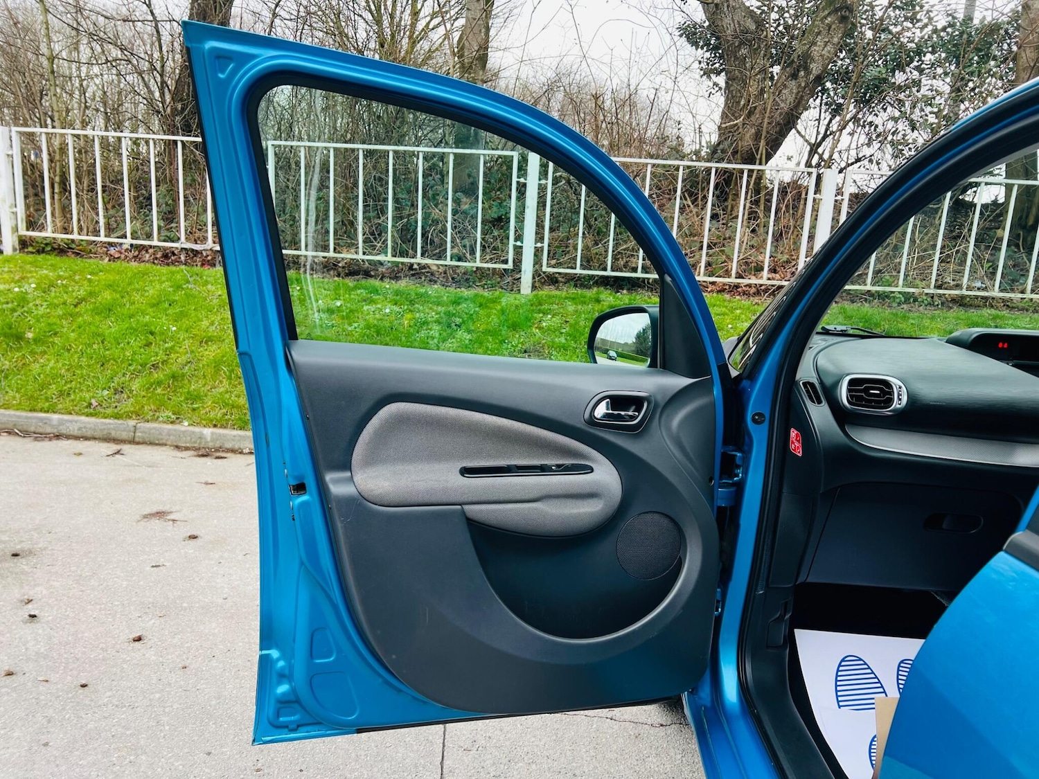 Used Citroen C3 Picasso 2010 for sale - 77633217: Photo 28