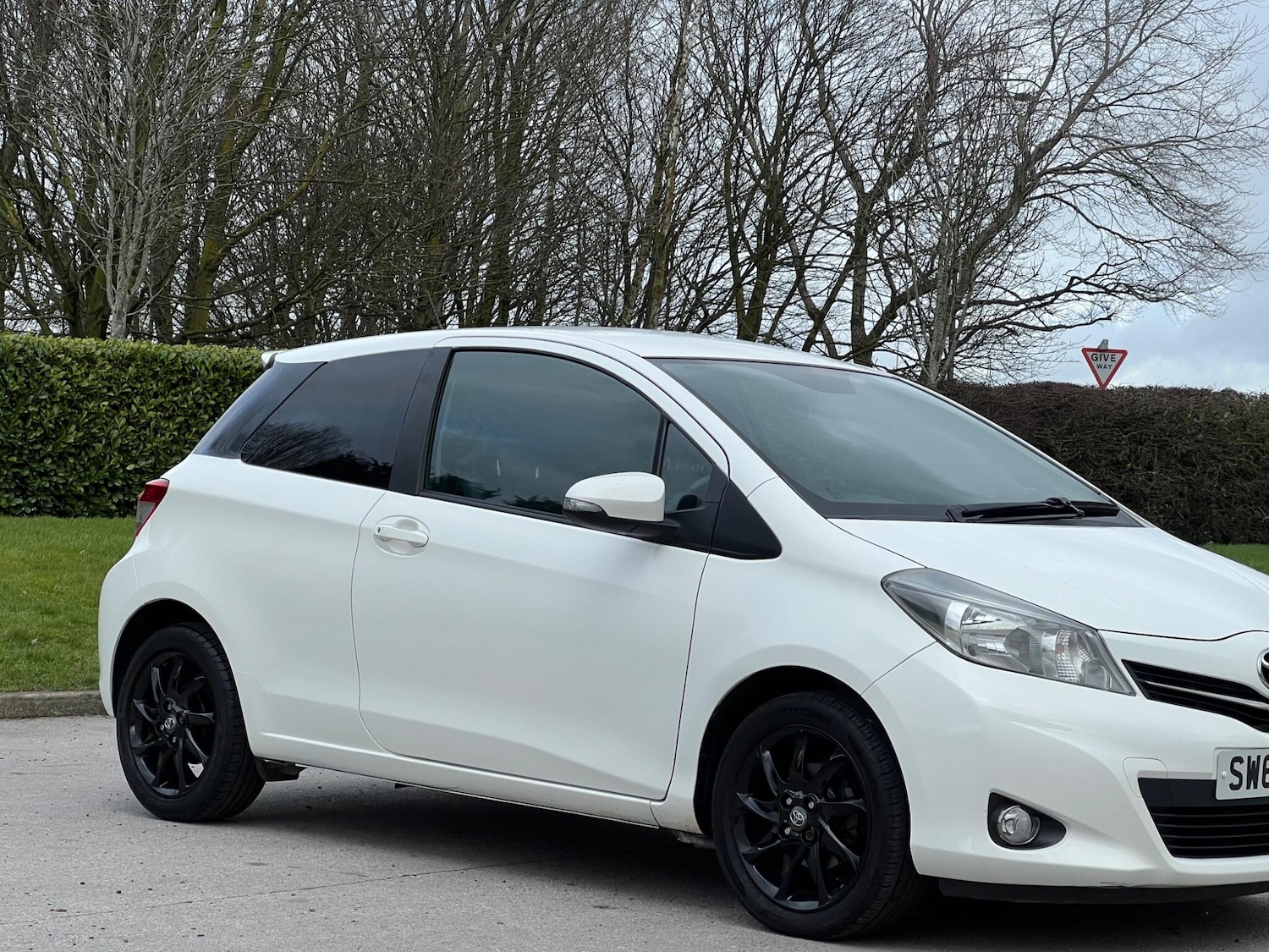 Used Toyota Yaris 2012 for sale - 77637629: Photo 14