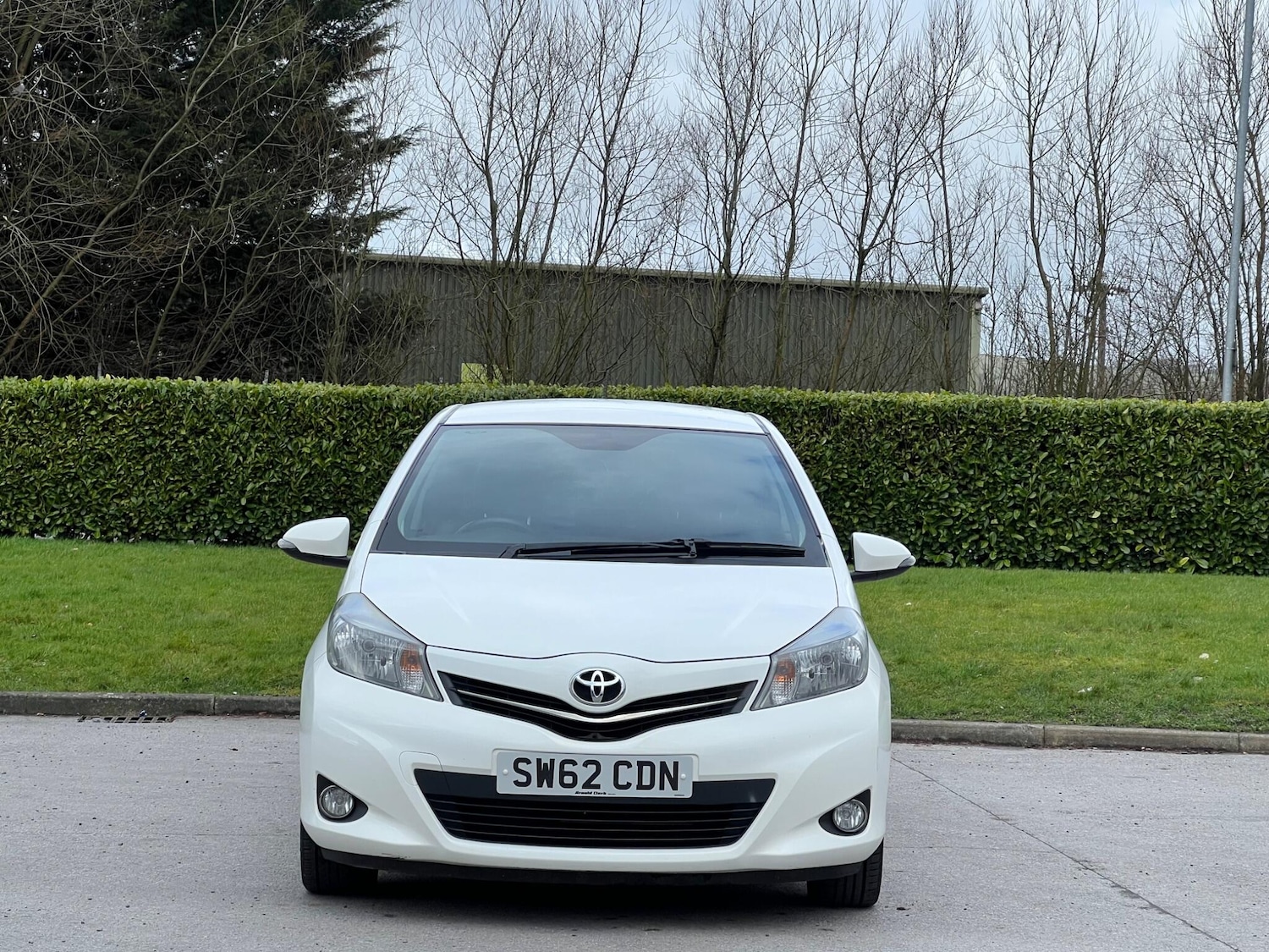 Used Toyota Yaris 2012 for sale - 77637629: Photo 2