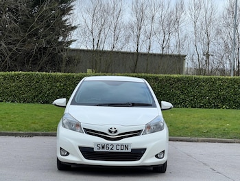 Used Toyota Yaris 2012 for sale - 77637629: Photo