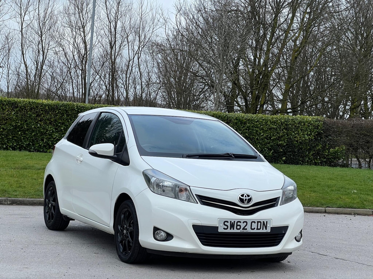 Used Toyota Yaris 2012 for sale - 77637629: Photo 3