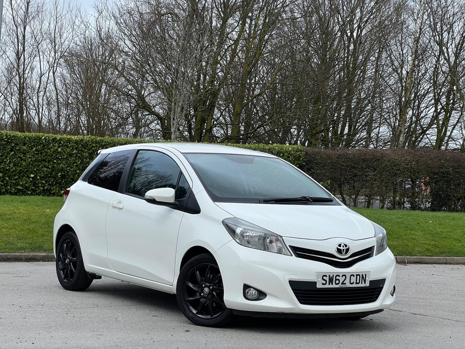 Used Toyota Yaris 2012 for sale - 77637629: Photo 4