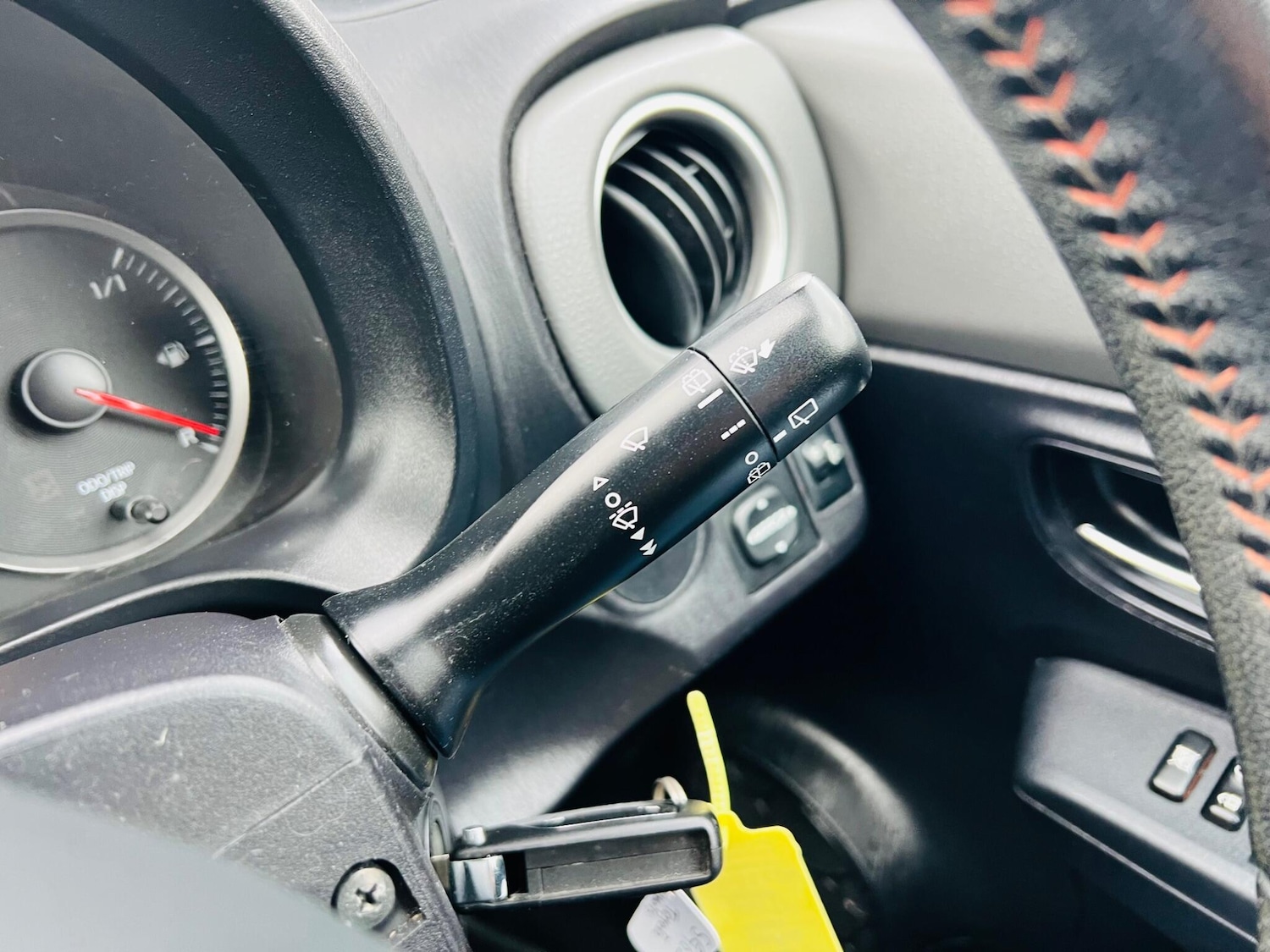 Used Toyota Yaris 2012 for sale - 77637629: Photo 45