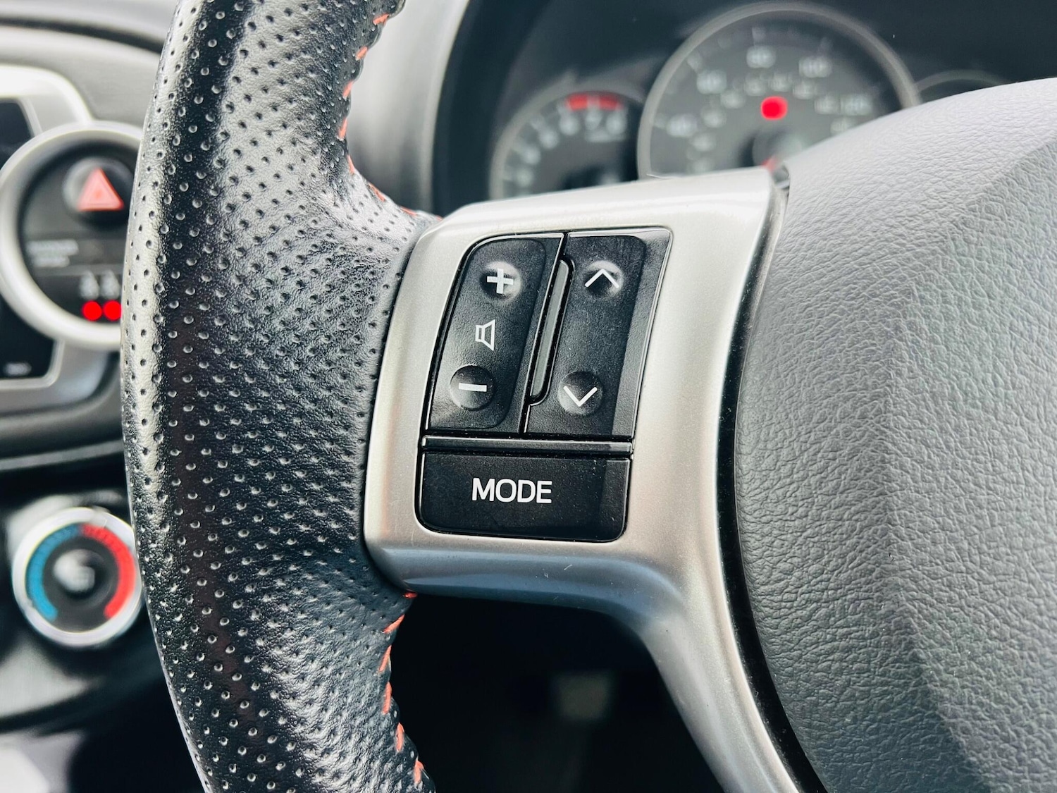 Used Toyota Yaris 2012 for sale - 77637629: Photo 46