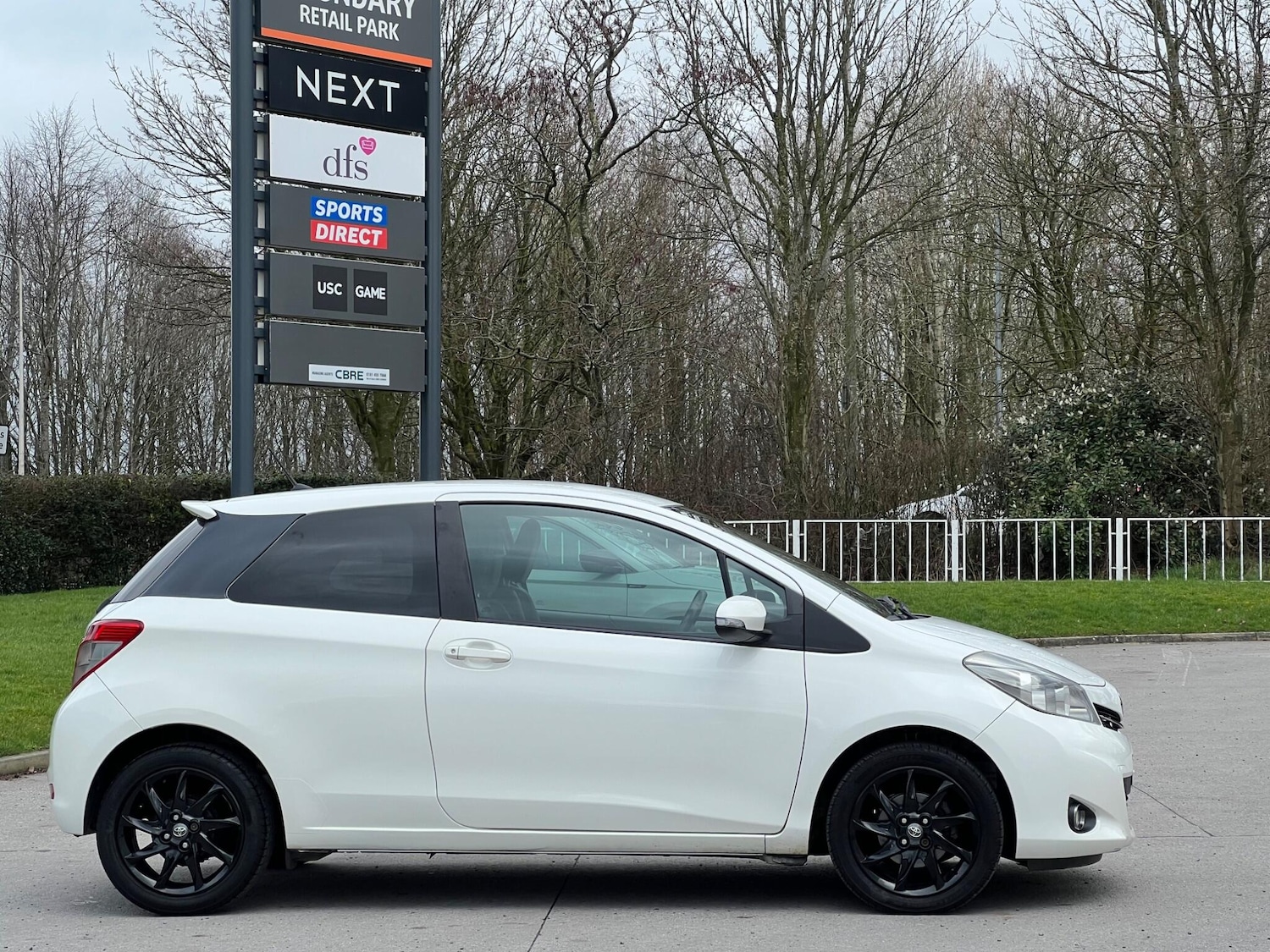 Used Toyota Yaris 2012 for sale - 77637629: Photo 5