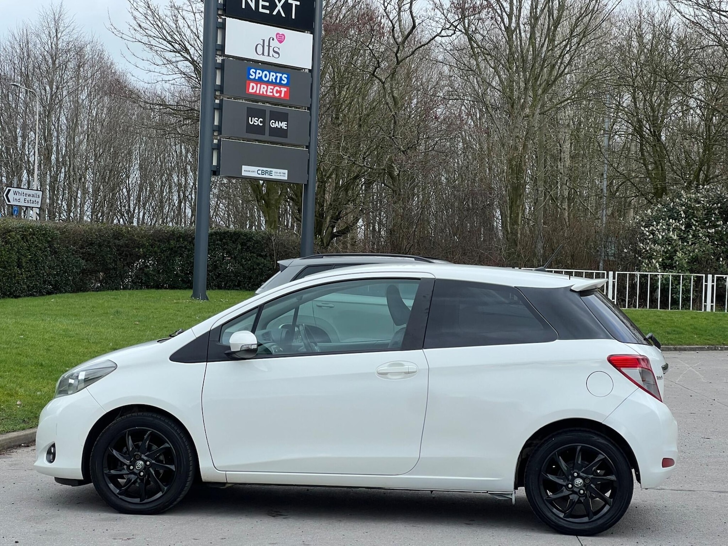 Used Toyota Yaris 2012 for sale - 77637629: Photo 9