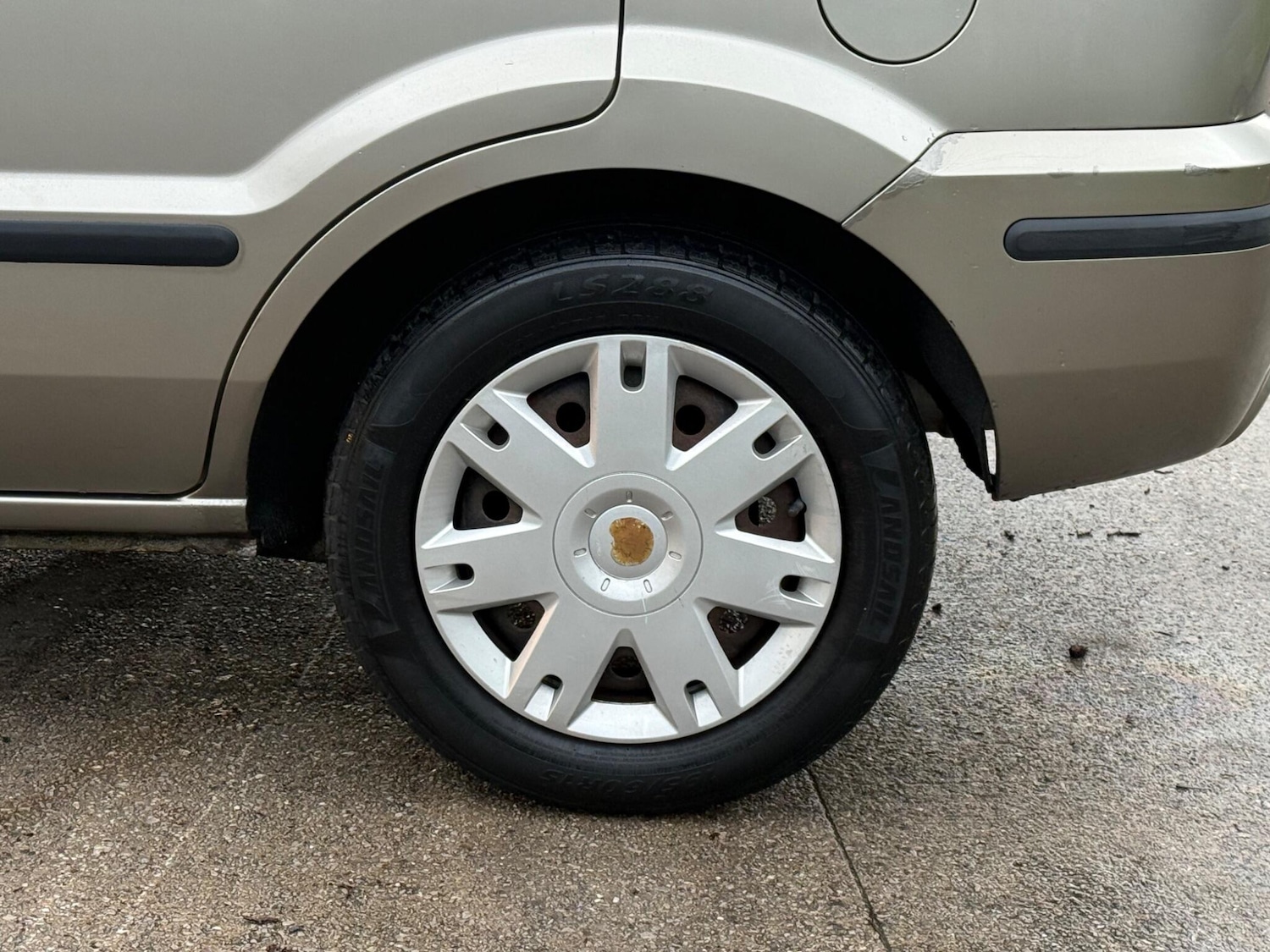 Used Ford Fusion 2004 for sale - 77575144: Photo 22