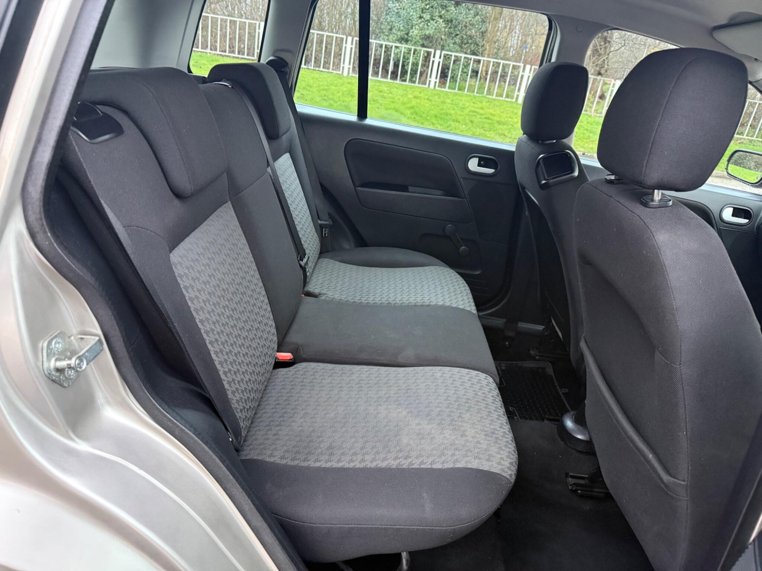 Used Ford Fusion 2004 for sale - 77575144: Photo 31