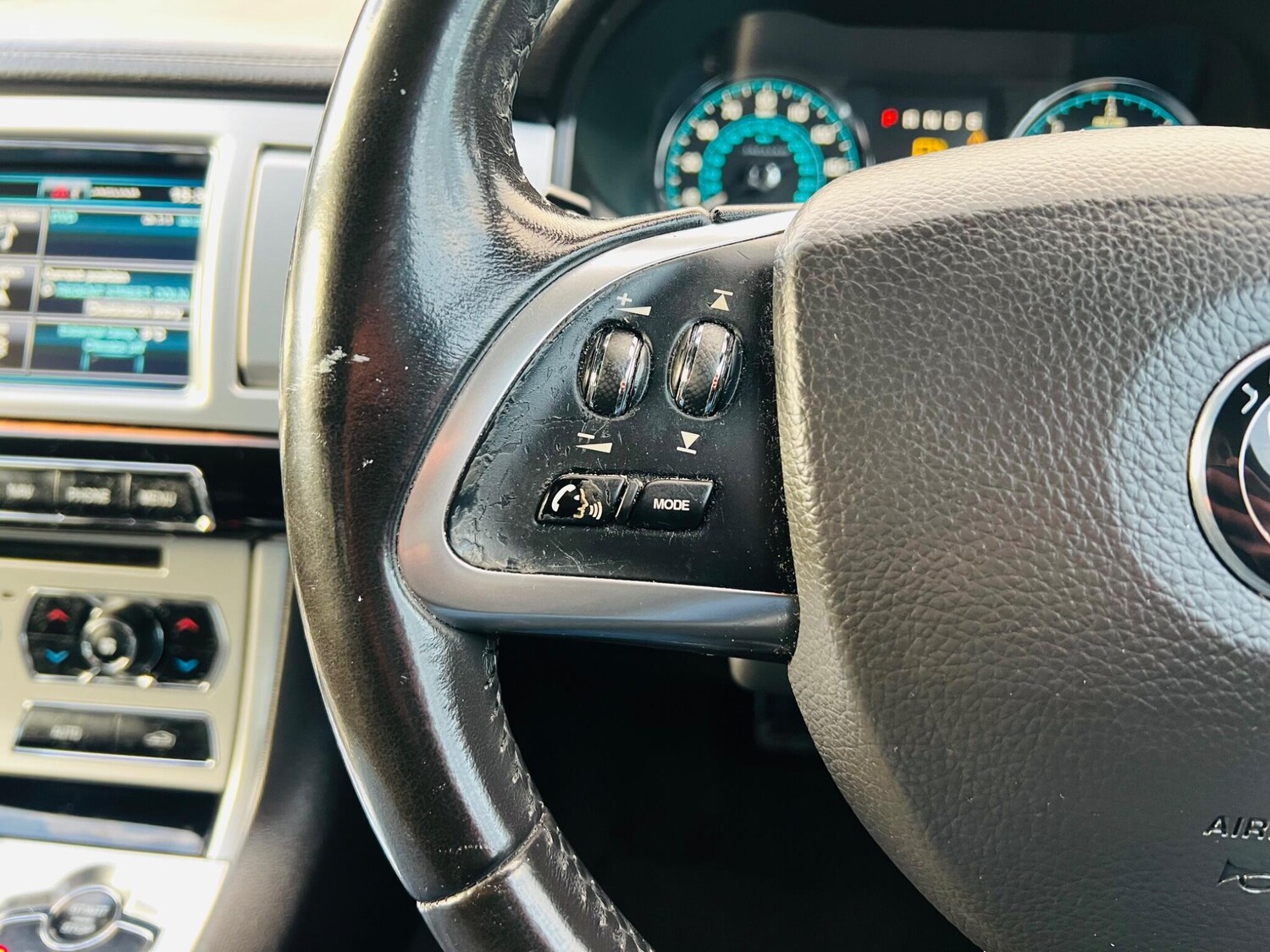 Used Jaguar XF 2014 for sale - 77455375: Photo 42