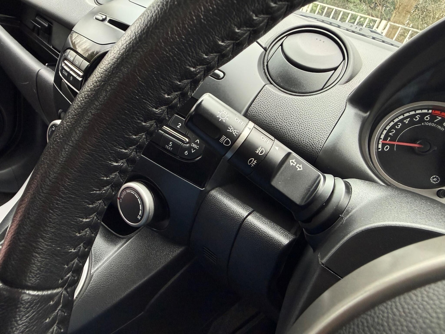 Used Mazda Mazda2 2011 for sale - 77705532: Photo 47