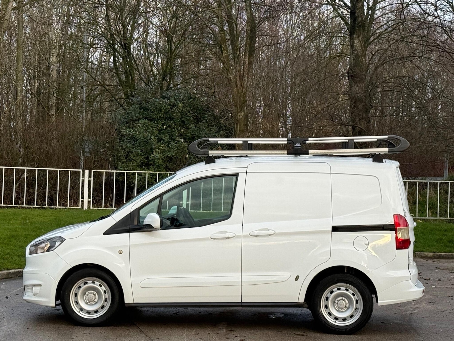 Used Ford Transit Courier for sale - 77892994: Photo 24