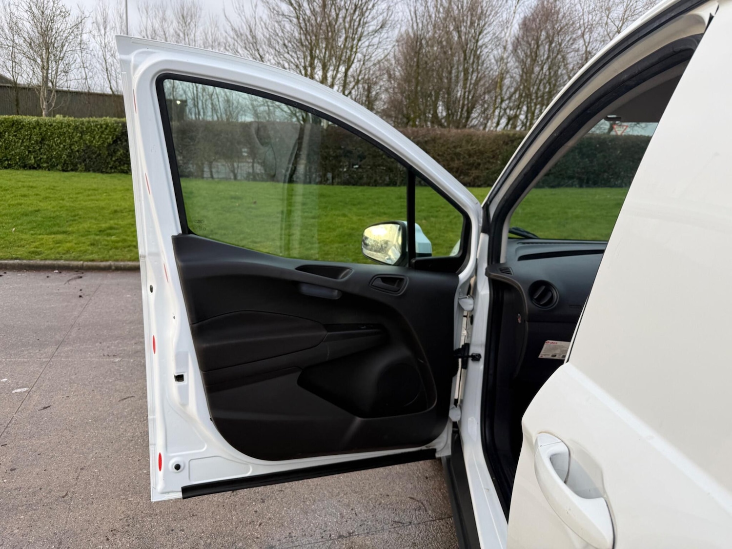 Used Ford Transit Courier for sale - 77892994: Photo 25