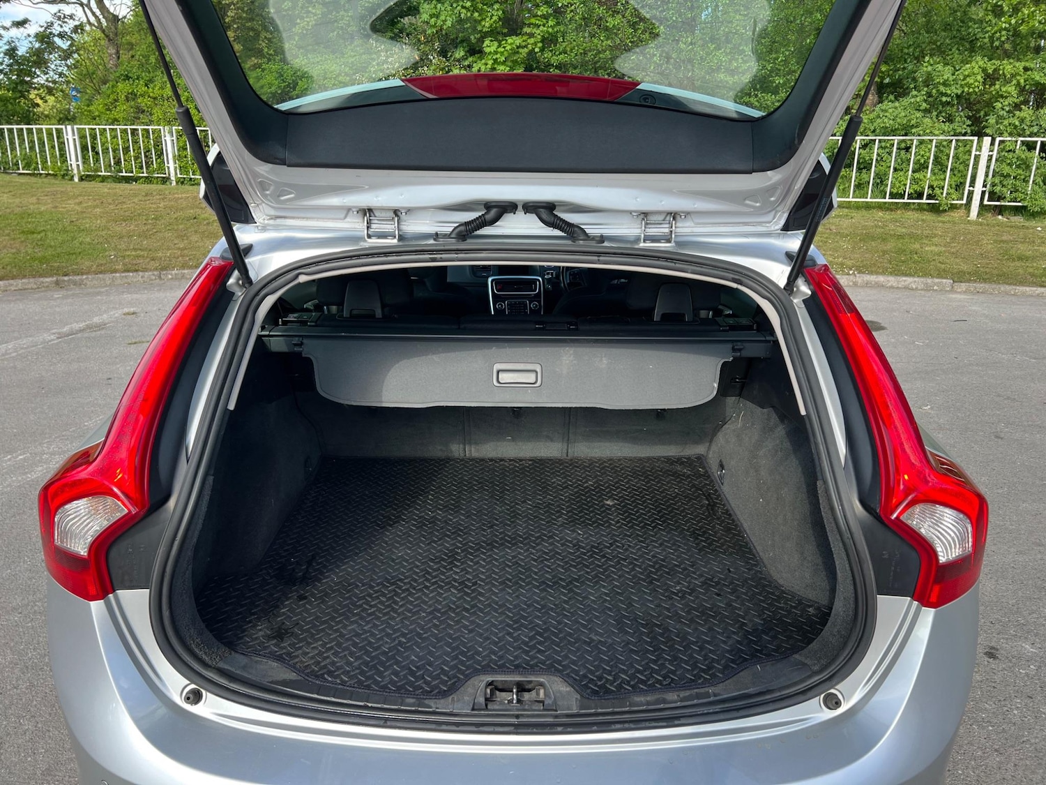 Used Volvo V60 2013 for sale - 77455932: Photo 12