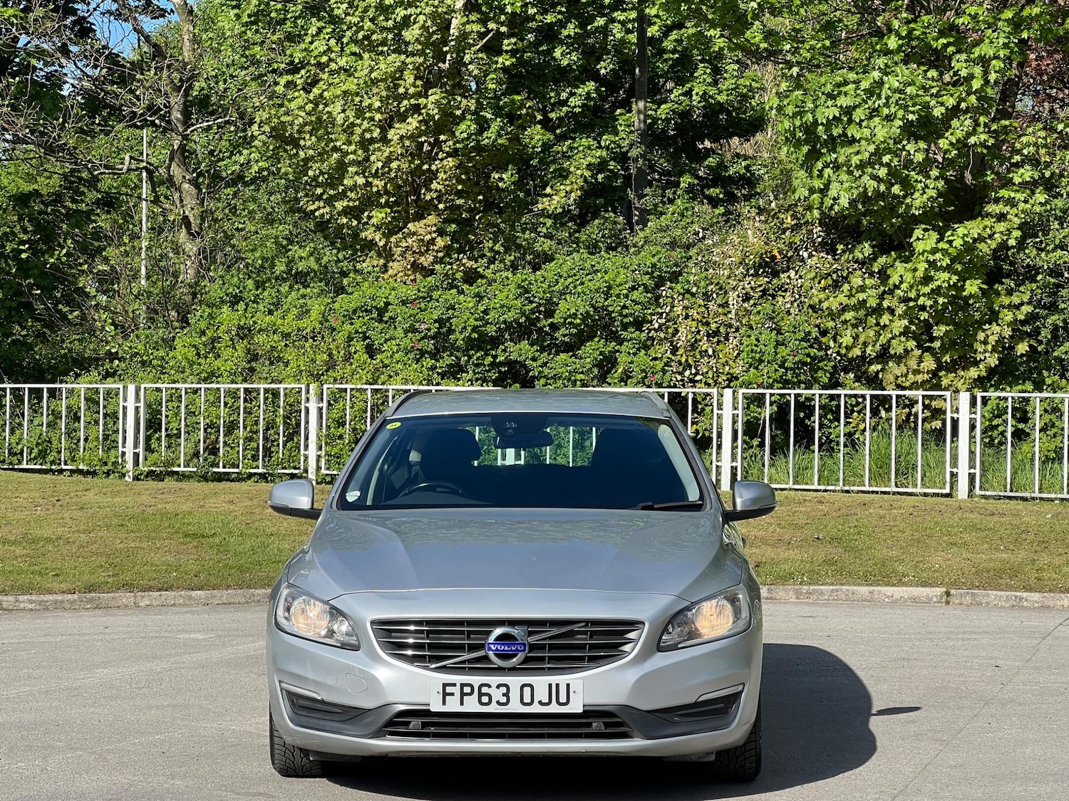Used Volvo V60 2013 for sale - 77455932: Photo 2