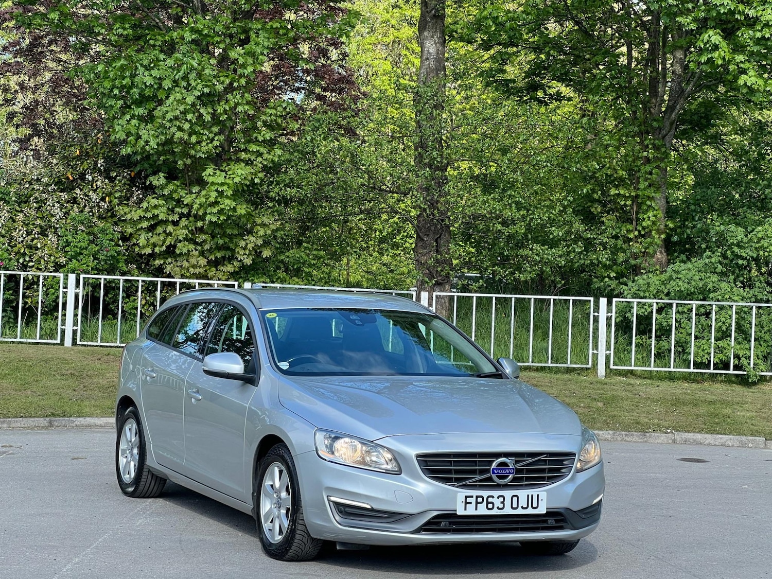 Used Volvo V60 2013 for sale - 77455932: Photo 3