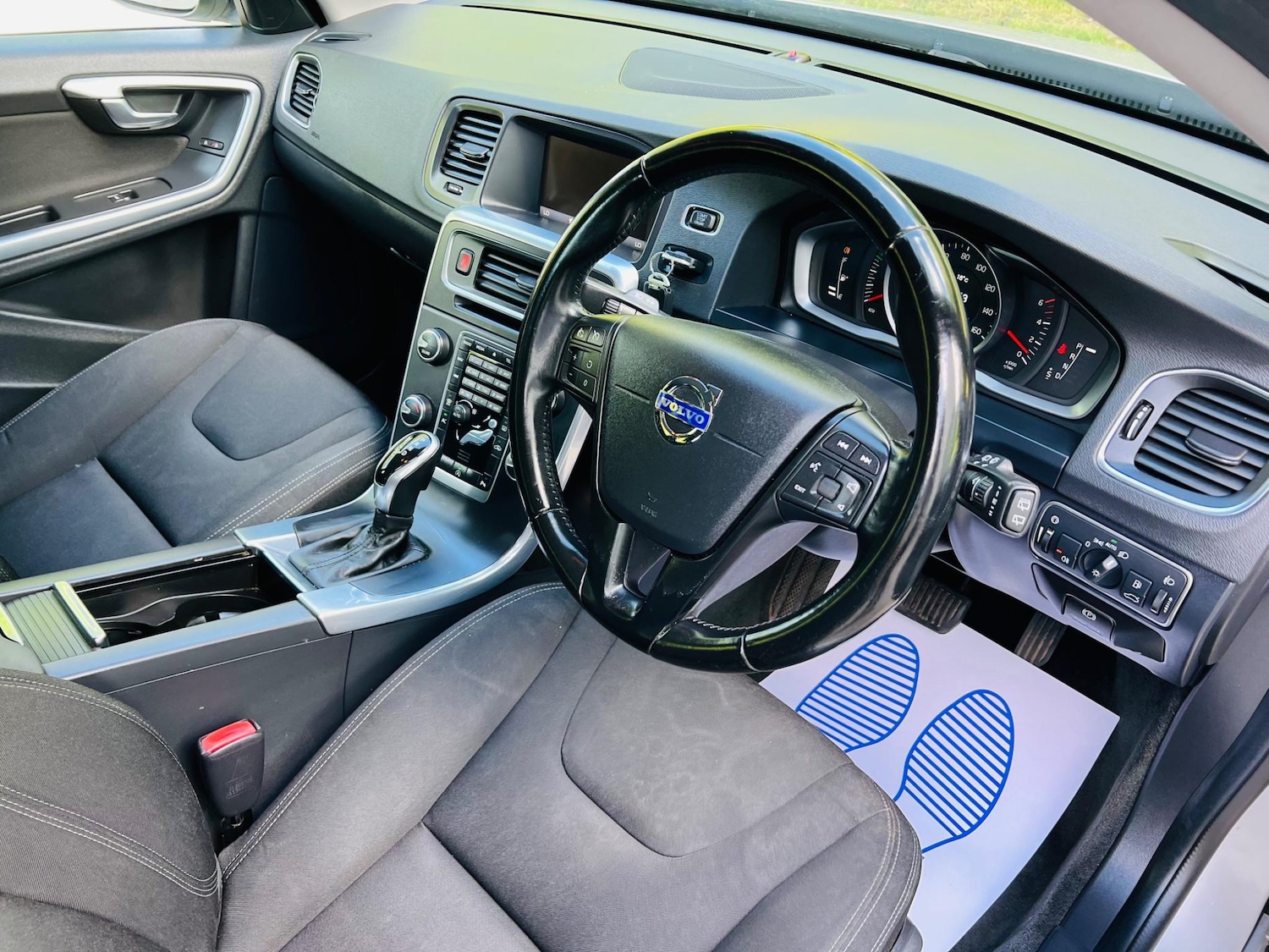 Used Volvo V60 2013 for sale - 77455932: Photo 38