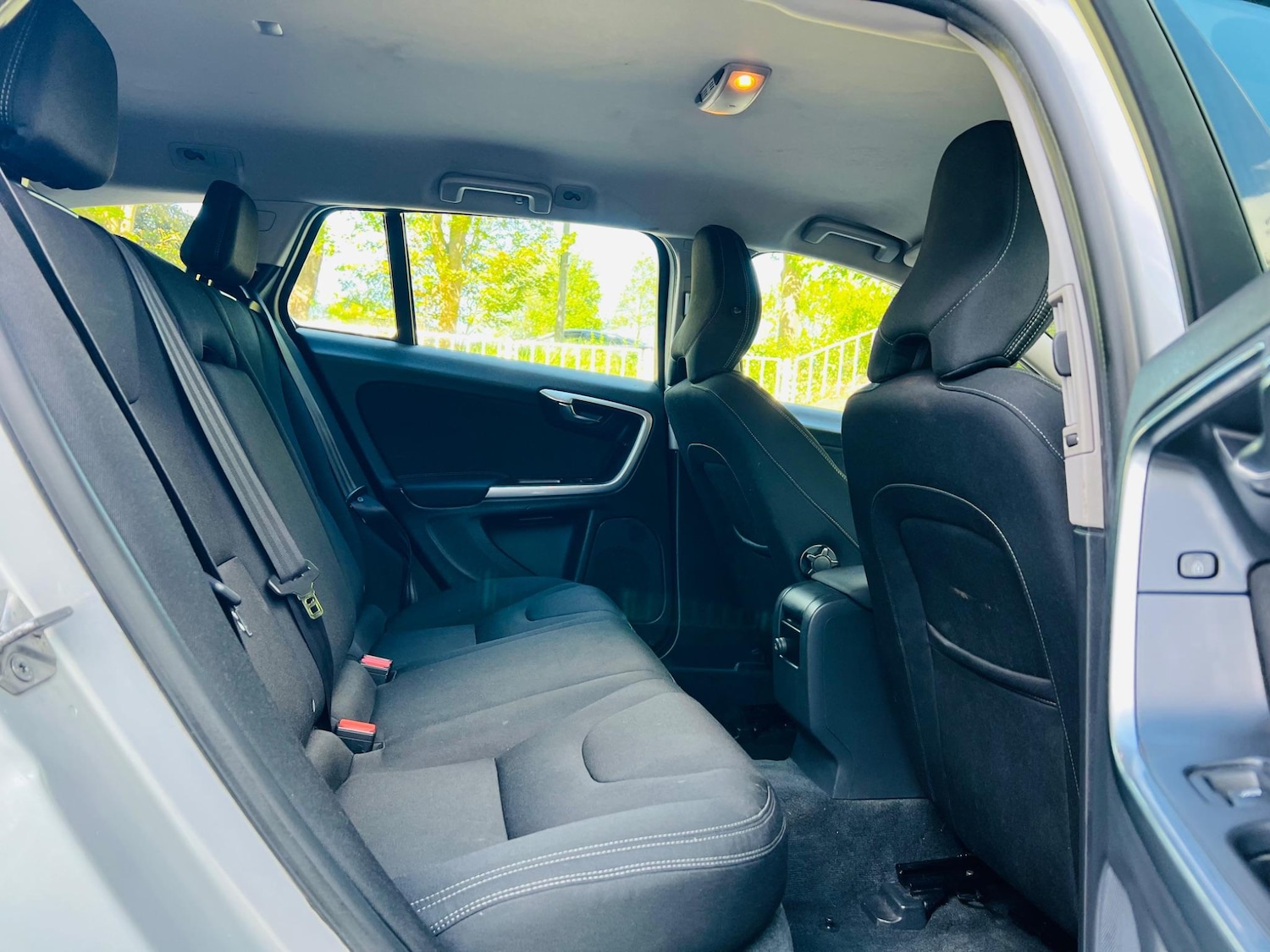 Used Volvo V60 2013 for sale - 77455932: Photo 39