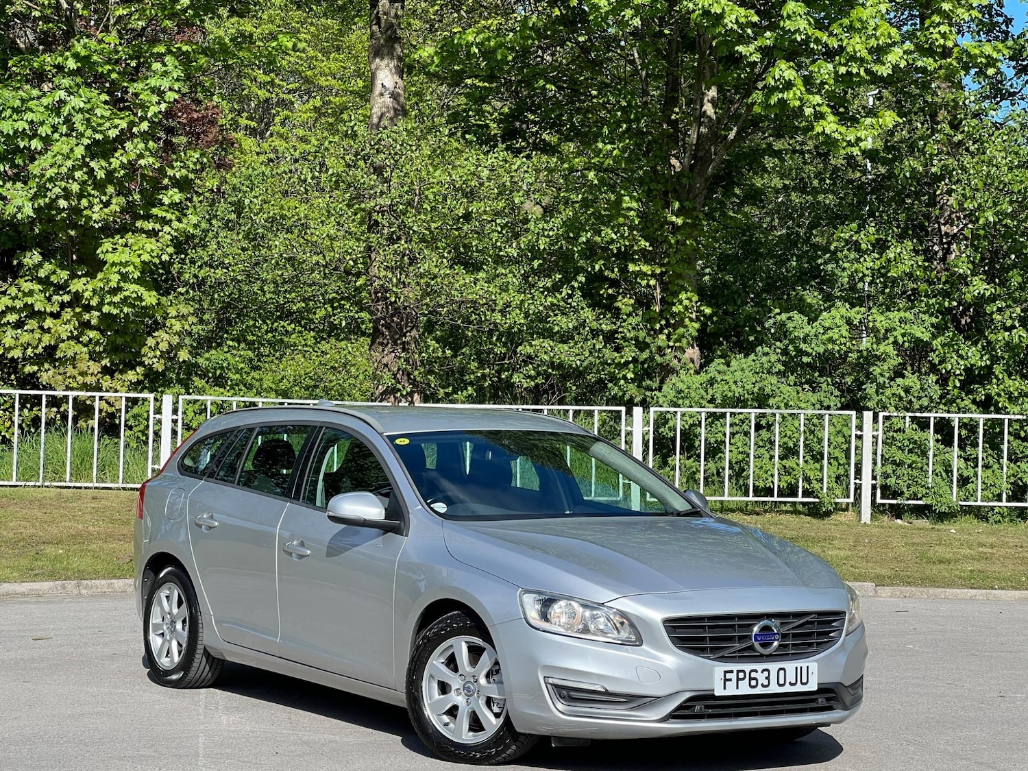 Used Volvo V60 2013 for sale - 77455932: Photo 4
