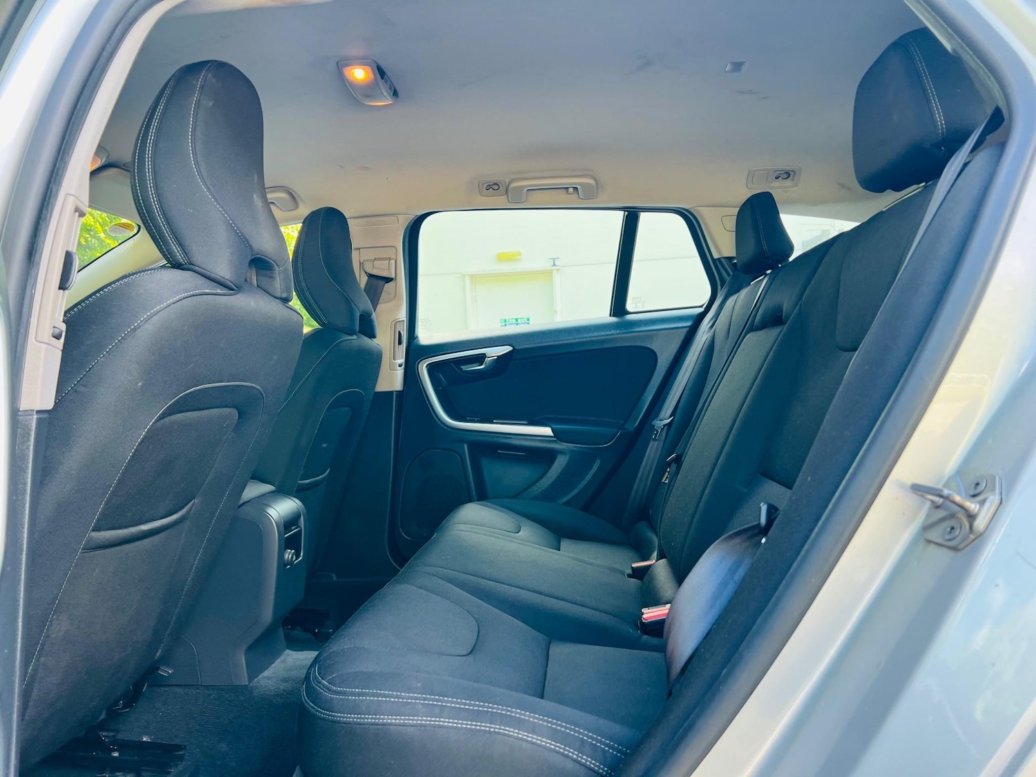 Used Volvo V60 2013 for sale - 77455932: Photo 42