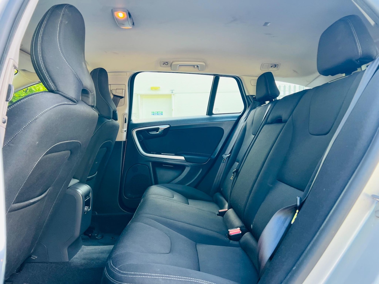 Used Volvo V60 2013 for sale - 77455932: Photo 43