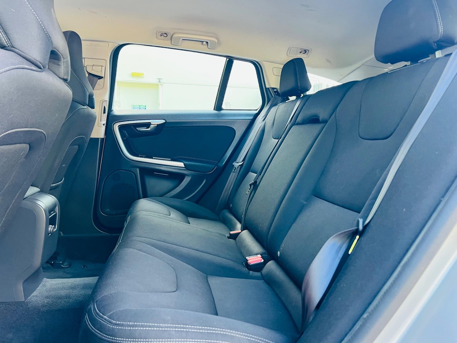 Used Volvo V60 2013 for sale - 77455932: Photo 44