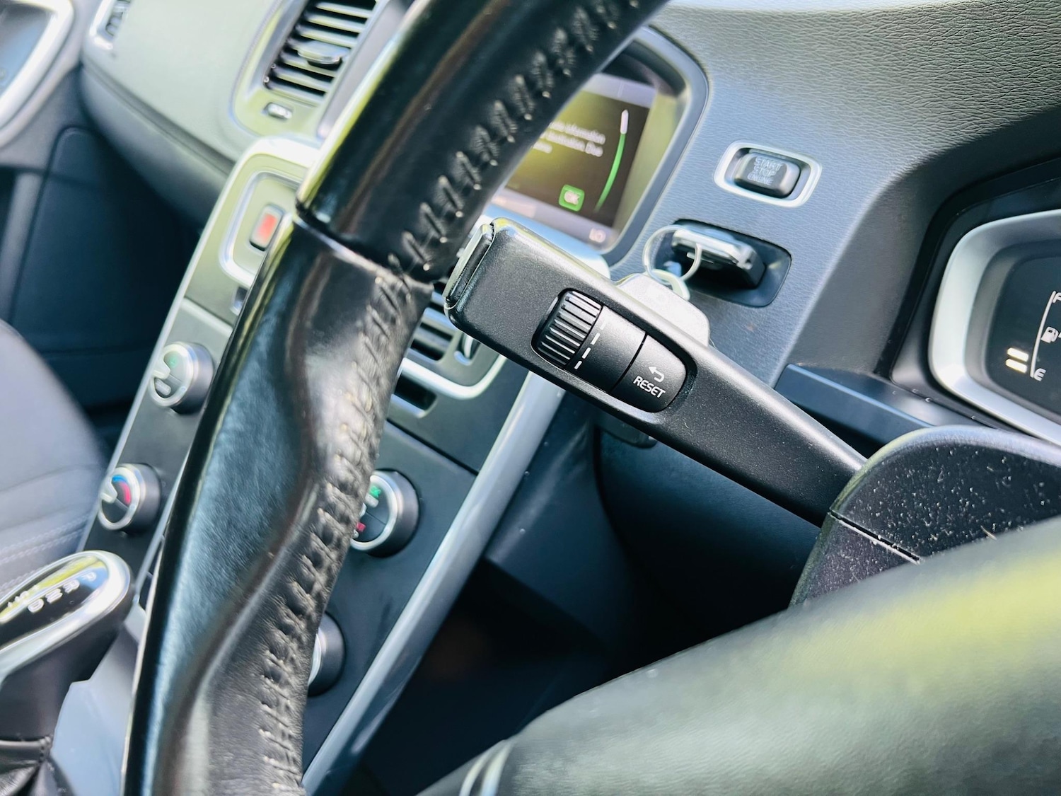 Used Volvo V60 2013 for sale - 77455932: Photo 59