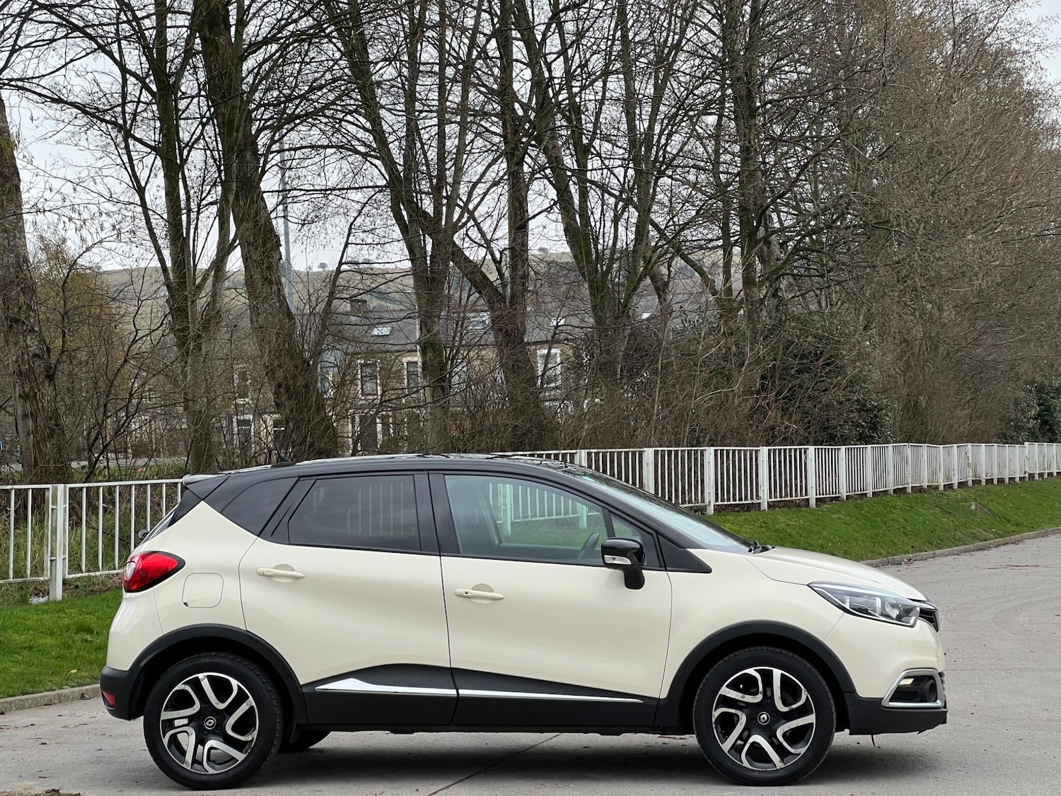 Used Renault Captur for sale - 77598796: Photo 4