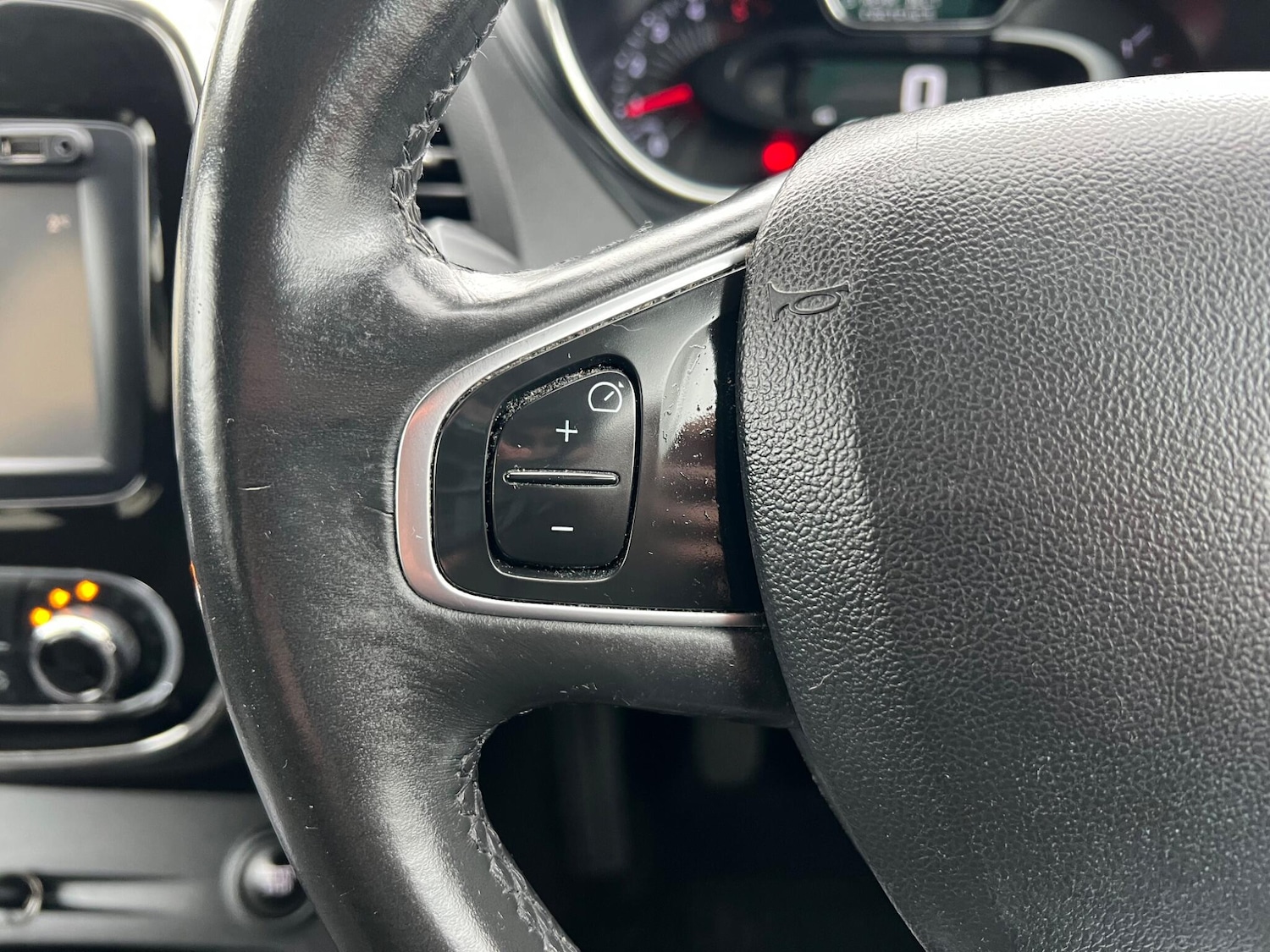 Used Renault Captur for sale - 77598796: Photo 49