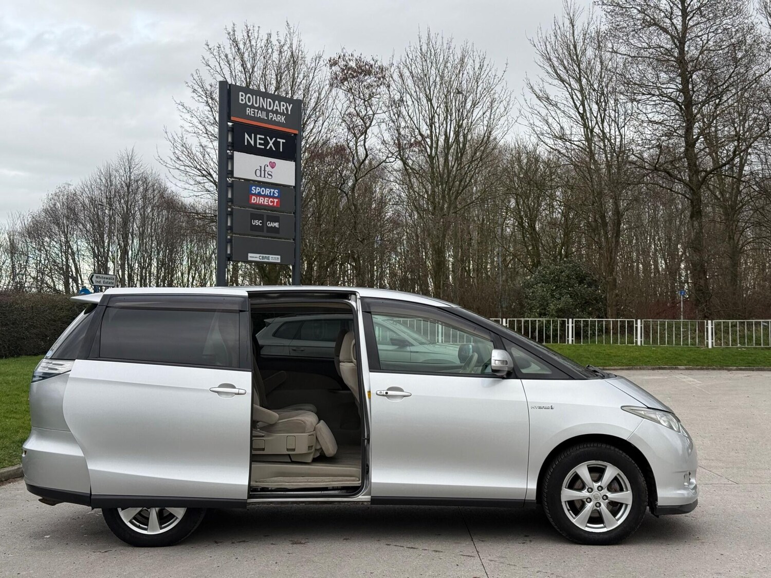 Used Toyota Estima 2023 for sale - 77658772: Photo 13