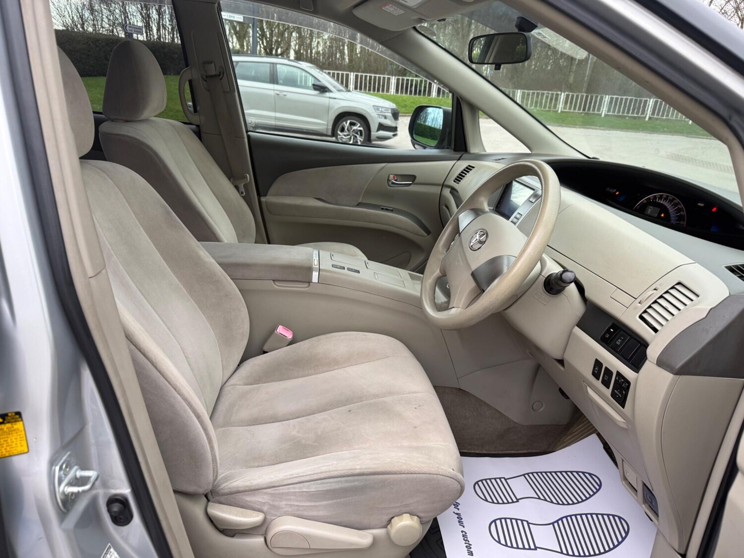 Used Toyota Estima 2023 for sale - 77658772: Photo 30