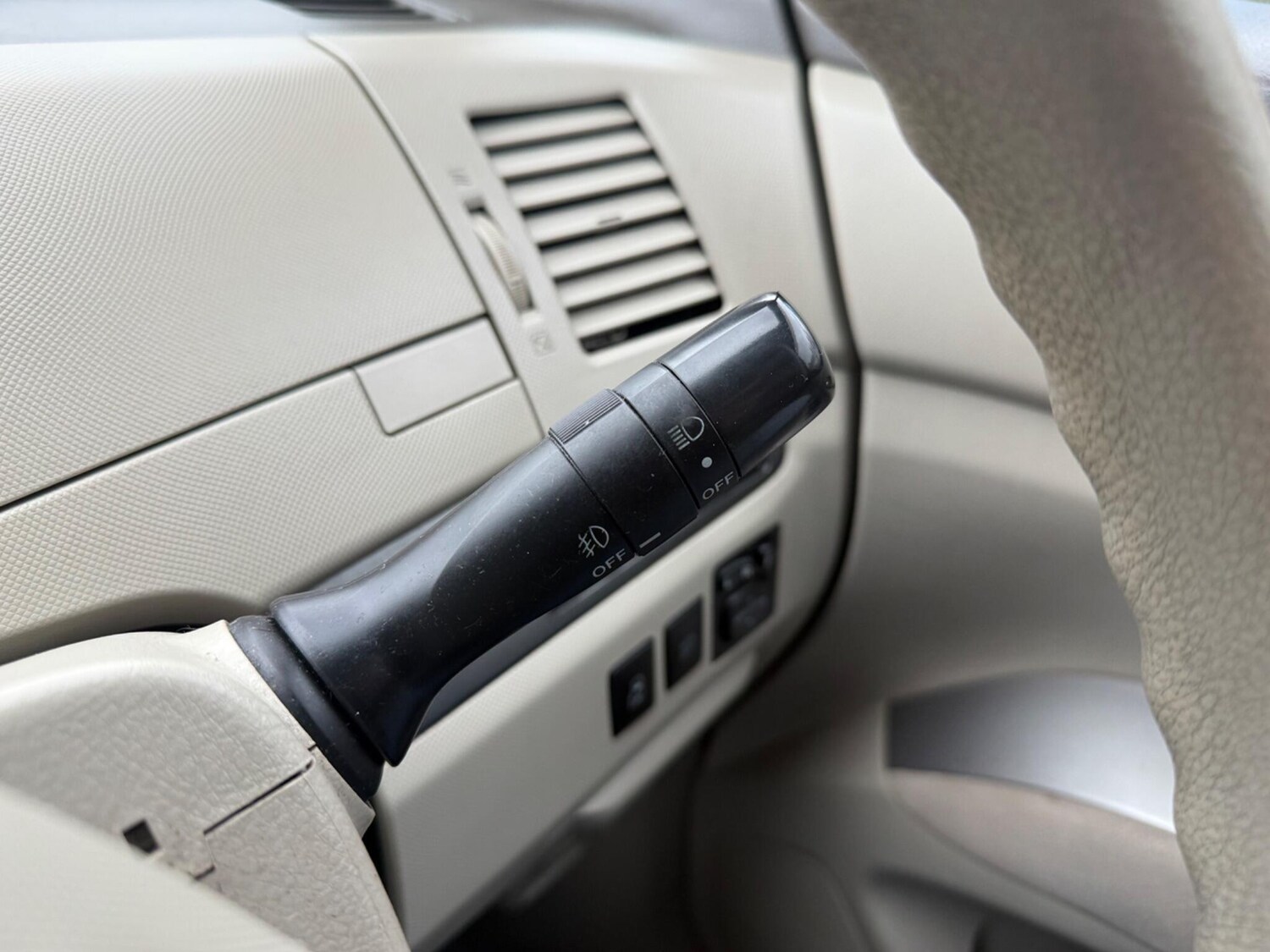 Used Toyota Estima 2023 for sale - 77658772: Photo 46