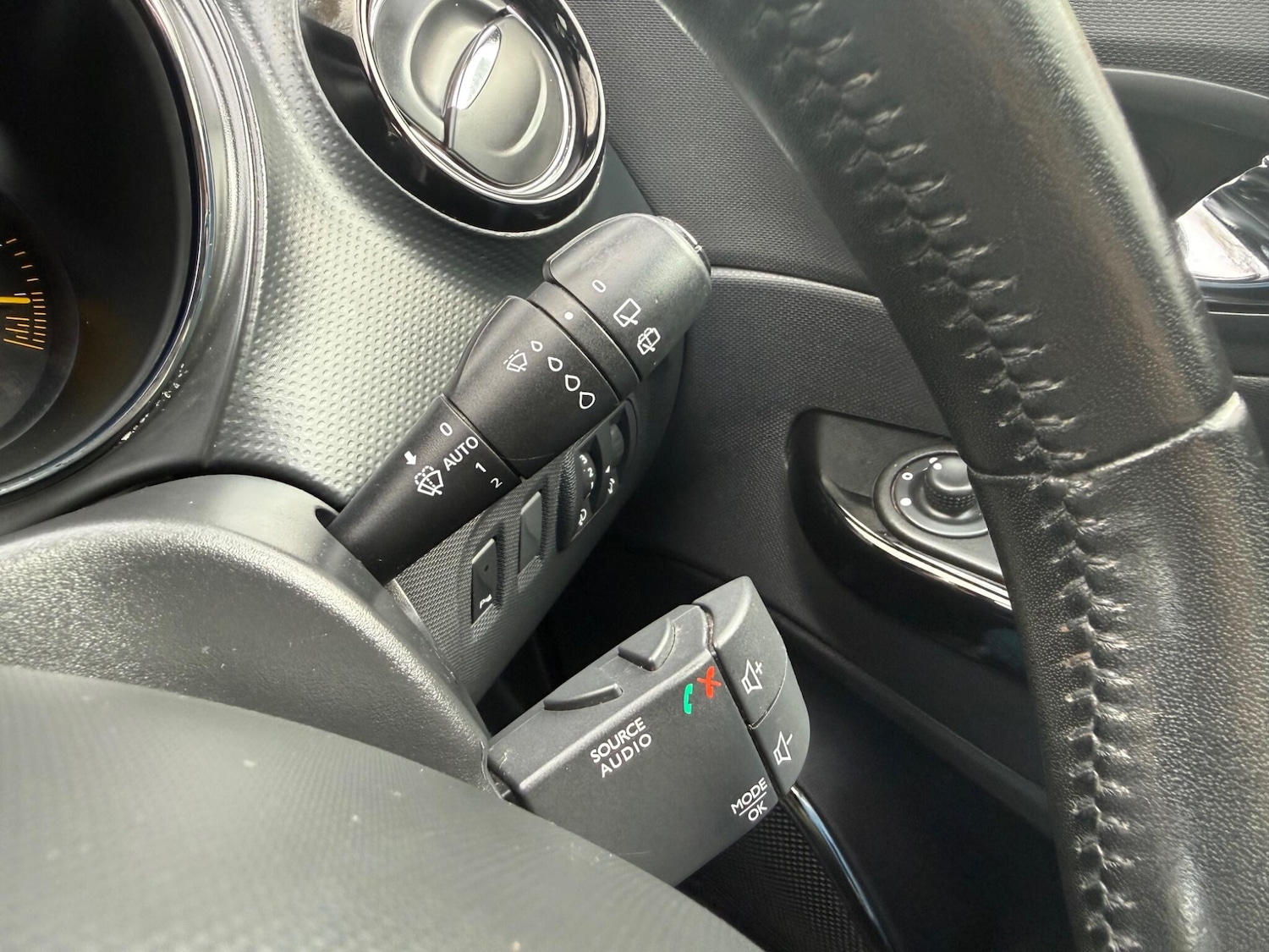 Used Renault Captur 2014 for sale - 77783605: Photo 44