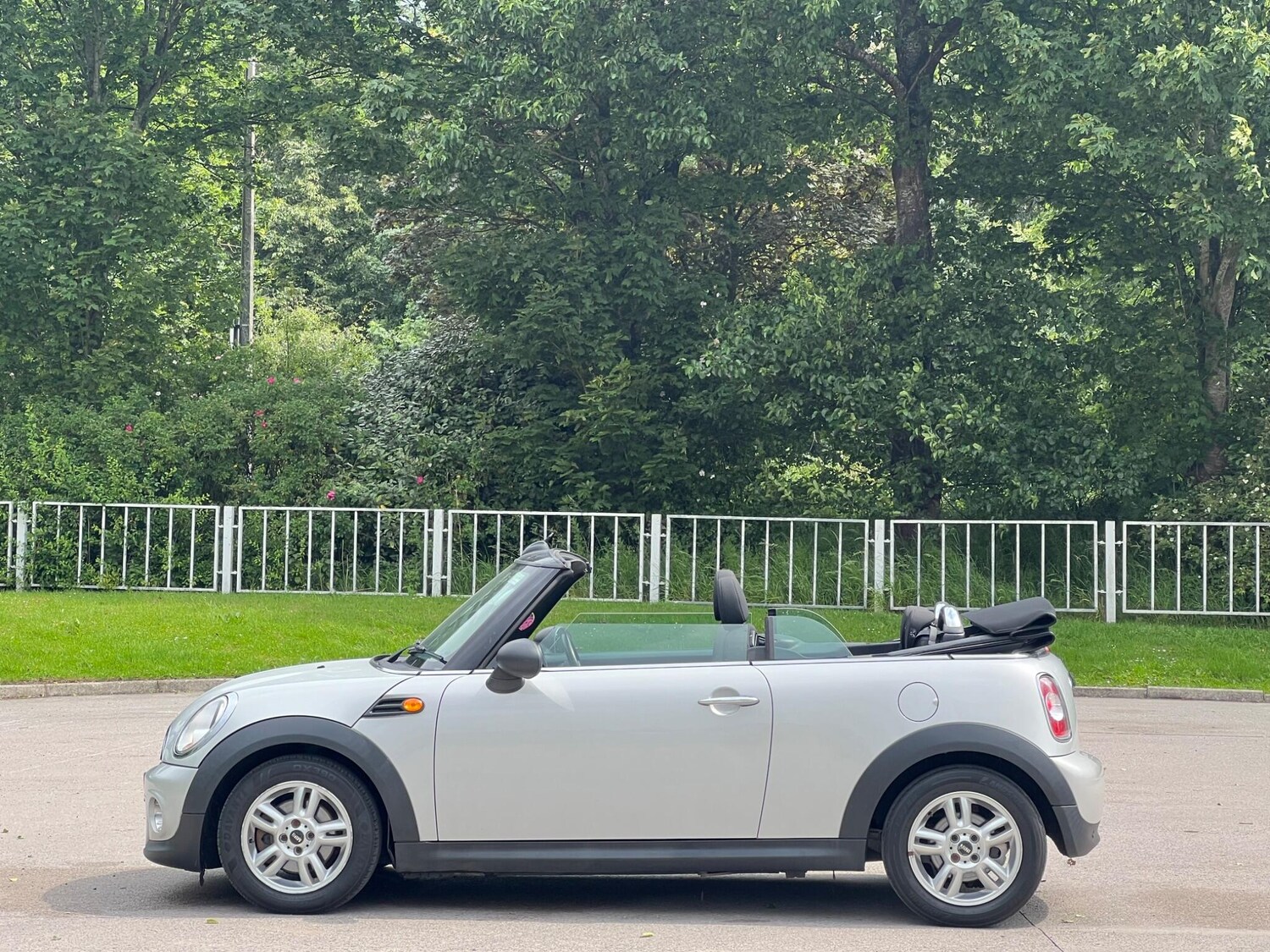 Used MINI Convertible 2012 for sale - 77455385: Photo 40