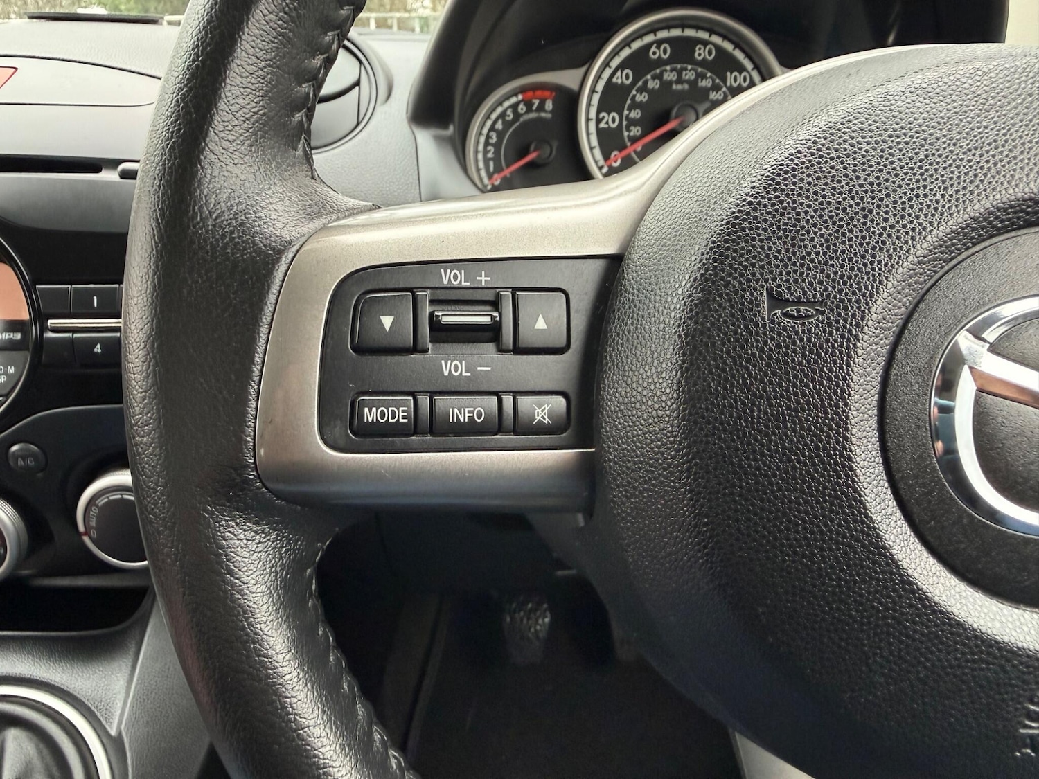 Used Mazda Mazda2 2011 for sale - 78205105: Photo 49