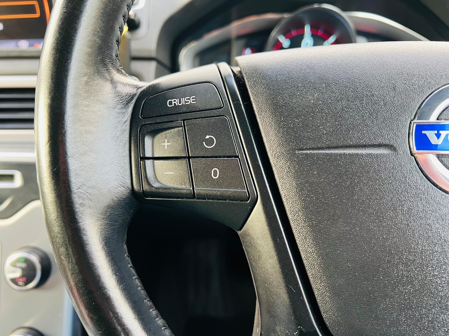 Used Volvo V70 2014 for sale - 77455379: Photo 48